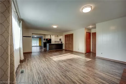 Living - 32500 Hwy 22, Charleston, AR 72933 photo 3 of 9