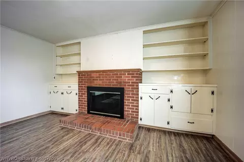 Living - 32500 Hwy 22, Charleston, AR 72933 photo 6 of 9