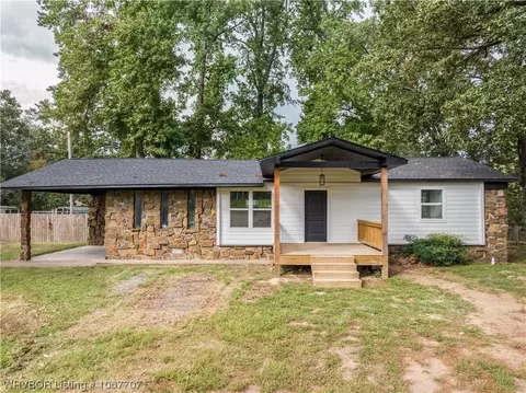 705 S Adams St, Lavaca, AR 72941
