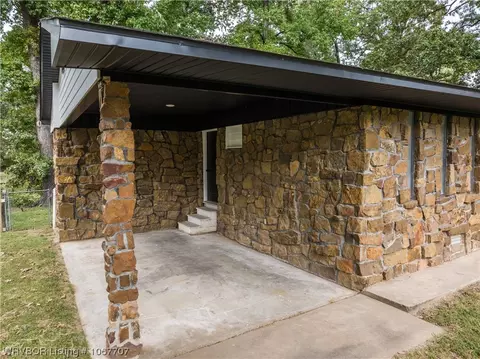 705 S Adams St, Lavaca, AR 72941 photo 4