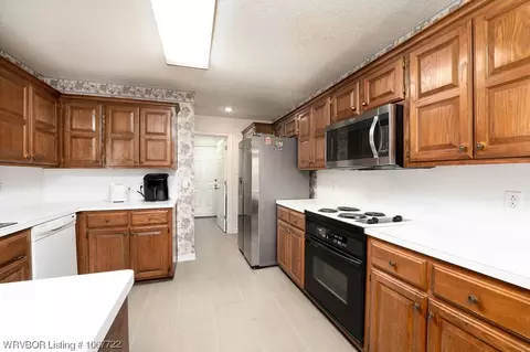 Kitchen - 4009 Colton Dr, Fort Smith, AR 72903 photo 2 of 4