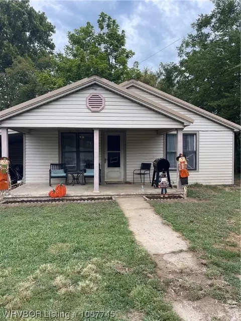 909 Redwood Ave, Sallisaw, OK 74955