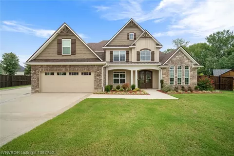 8909 Luxe Mnr, Fort Smith, AR 72916