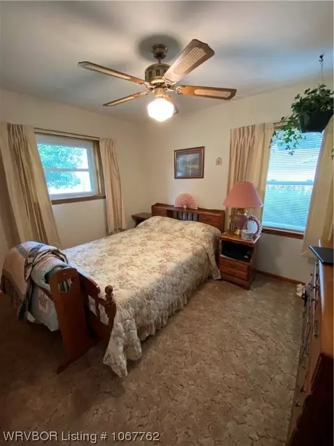 712 18th St, Ozark, AR 72949 photo 2
