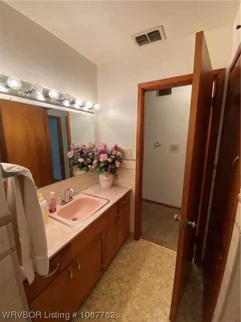 712 18th St, Ozark, AR 72949 photo 9