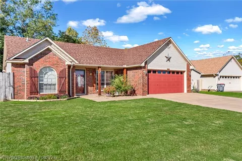 51 Plumbark Ct, Greenwood, AR 72936