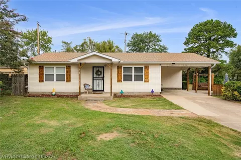 206 State Line Rd, Arkoma, OK 74901