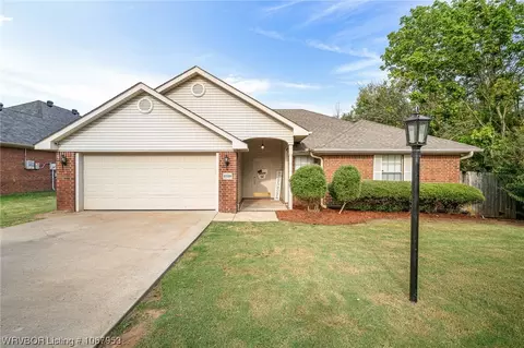 2729 Elfen Glen St, Van Buren, AR 72956