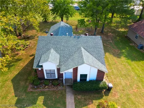 1403 Mitzi Ln, Van Buren, AR 72956