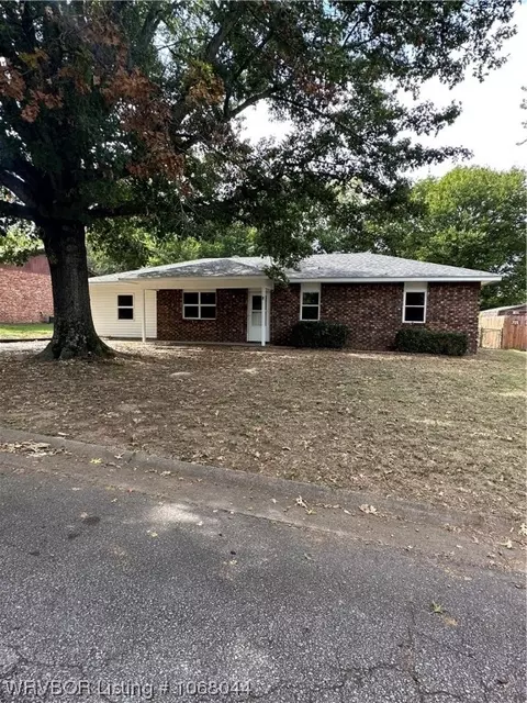 8 45th St, Van Buren, AR 72956