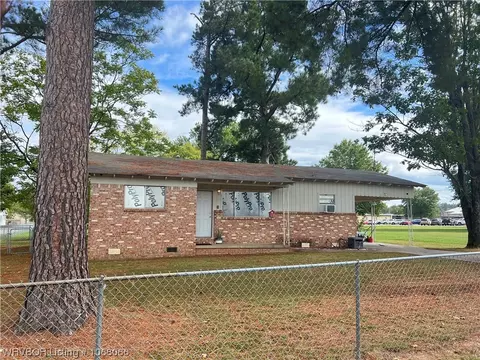 400 S Davis St, Lavaca, AR 72941
