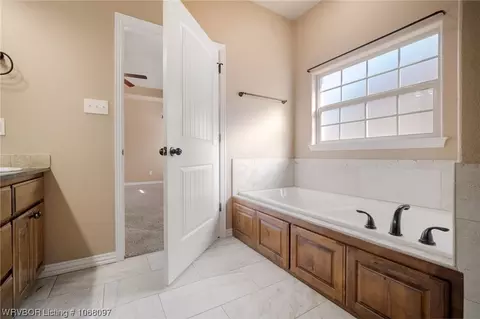 Bath - 12501 Dunston Dr, Fort Smith, AR 72916 photo 2 of 5