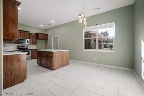 Kitchen - 12501 Dunston Dr, Fort Smith, AR 72916 photo 3 of 4