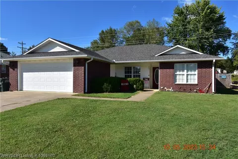 701 Kody Ln, Sallisaw, OK 74955