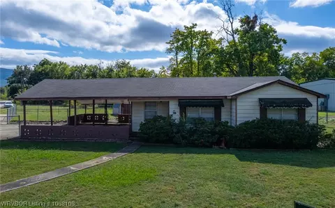 211 2nd St, Hartford, AR 72938 photo 4