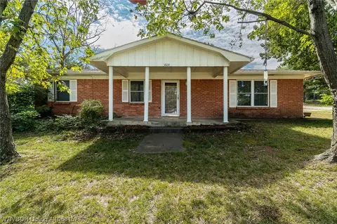 1608 Lovers Ln, Van Buren, AR 72956