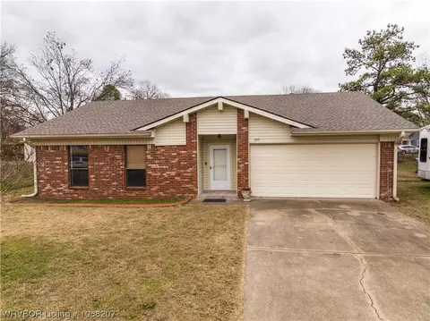 107 39th St, Van Buren, AR 72956