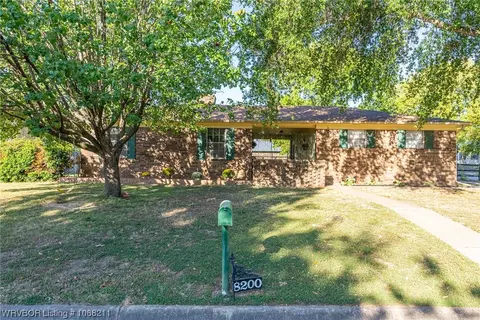 8200 Clover Dr, Fort Smith, AR 72908