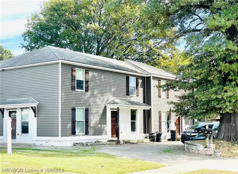 325 6th St, Van Buren, AR 72956