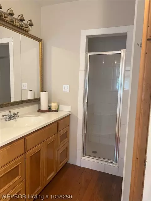 Bath - 1218 Elizabeth Ln, Fort Smith, AR 72903 photo 1 of 1