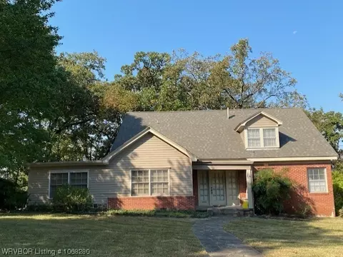 Exterior - 1218 Elizabeth Ln, Fort Smith, AR 72903 photo 1 of 11
