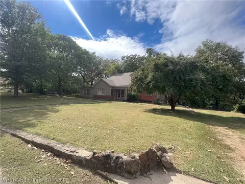 Exterior - 1218 Elizabeth Ln, Fort Smith, AR 72903 photo 8 of 11