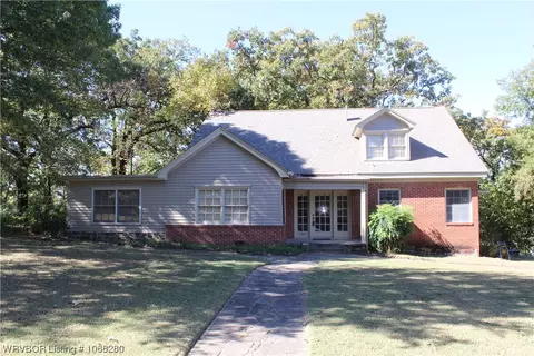 Exterior - 1218 Elizabeth Ln, Fort Smith, AR 72903 photo 4 of 11