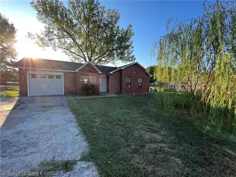 2210 Granite Cir, Van Buren, AR 72956