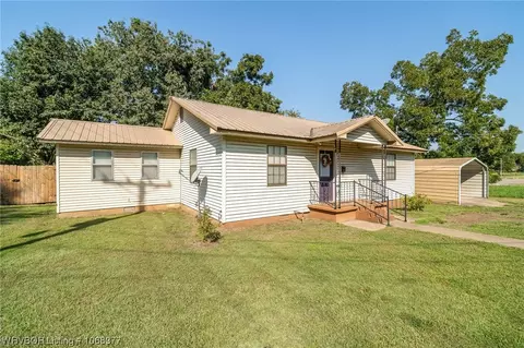 402 Spruce St, Paris, AR 72855 photo 3