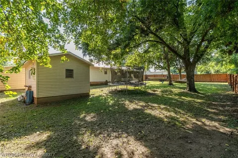 402 Spruce St, Paris, AR 72855 photo 9