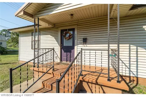 402 Spruce St, Paris, AR 72855 photo 2