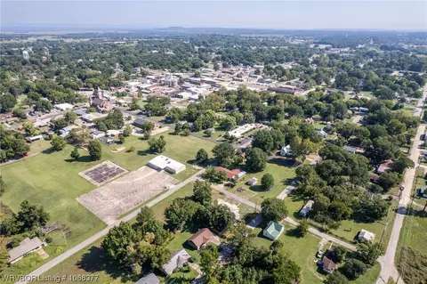 402 Spruce St, Paris, AR 72855 photo 5