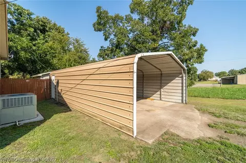 402 Spruce St, Paris, AR 72855 photo 4