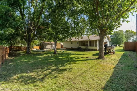 402 Spruce St, Paris, AR 72855 photo 6