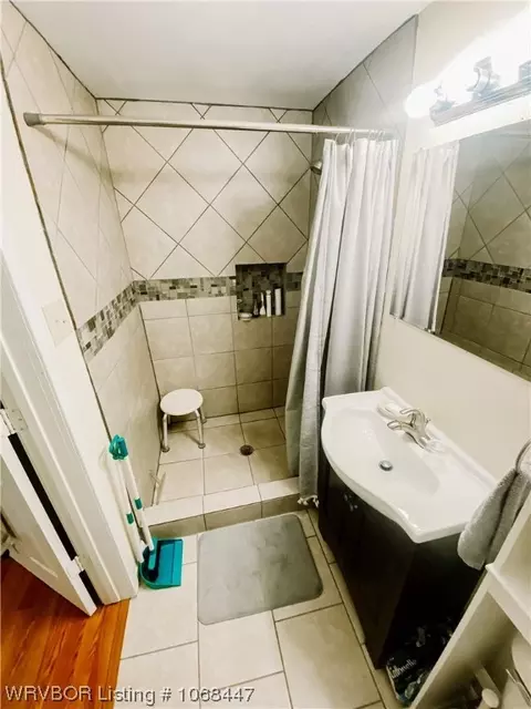 Bath - 3823 Birnie Ave, Fort Smith, AR 72904 photo 1 of 4