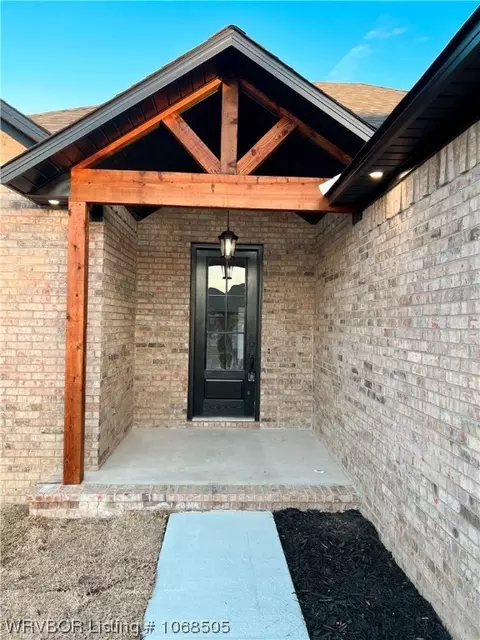 Entry Way - 414 Stoneledge, Lavaca, AR 72941 photo 1 of 3