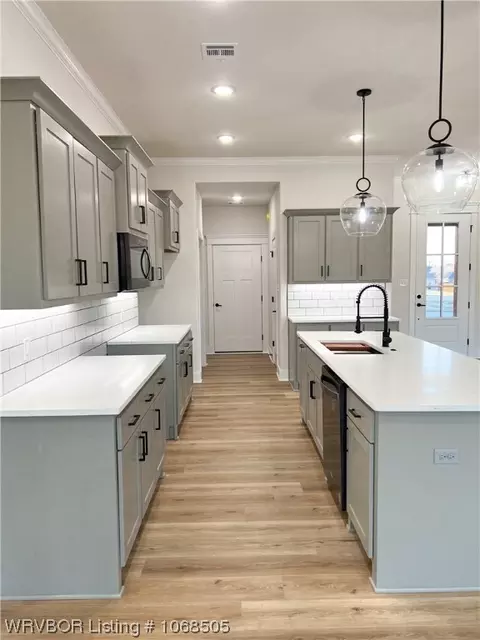 Kitchen - 414 Stoneledge, Lavaca, AR 72941 photo 4 of 5