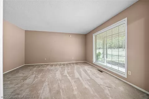 8001 Dover Cir, Fort Smith, AR 72903 photo 4