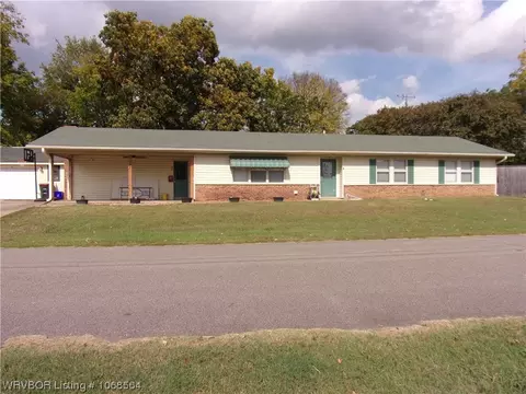 902 W Main St, Ozark, AR 72949 photo 1