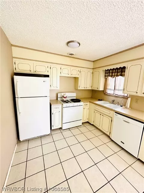 Kitchen - 104 E Pryor Ave, Pocola, OK 74902 photo 4 of 4