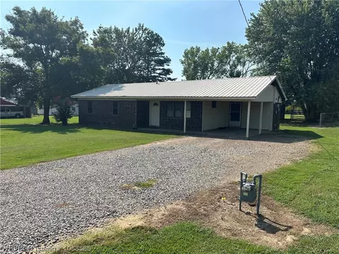 Exterior - 104 E Pryor Ave, Pocola, OK 74902 photo 2 of 11