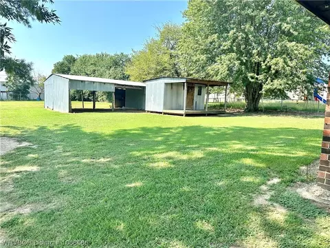 Exterior - 104 E Pryor Ave, Pocola, OK 74902 photo 4 of 11