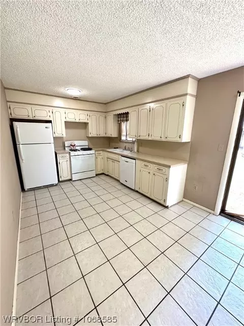 Kitchen - 104 E Pryor Ave, Pocola, OK 74902 photo 2 of 4