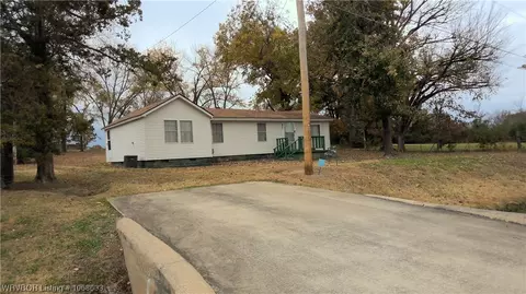 Exterior - 1806 N 5th, Paris, AR 72855 photo 10 of 10