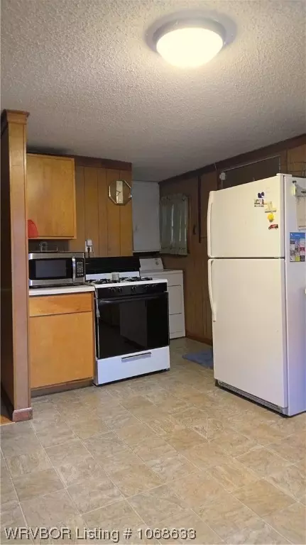 Kitchen - 1806 N 5th, Paris, AR 72855 photo 3 of 3