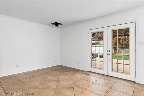 Living - 8820 Highway 271, Fort Smith, AR 72908 photo 2 of 3