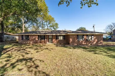 206 7th St, Muldrow, OK 74948