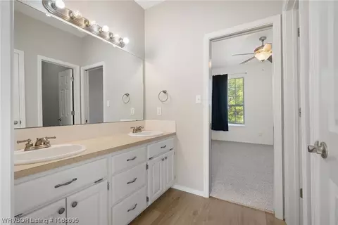 Bath - 3621 Coventry Ln, Fort Smith, AR 72908 photo 3 of 8