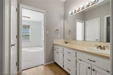 Bath - 3621 Coventry Ln, Fort Smith, AR 72908 photo 4 of 8
