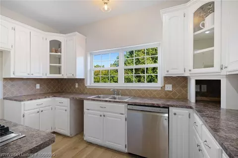 Kitchen - 3621 Coventry Ln, Fort Smith, AR 72908 photo 6 of 7